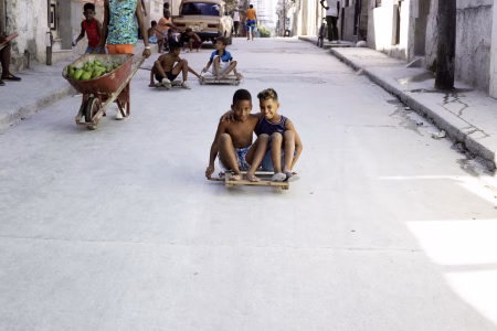 Hay un niño en la calle