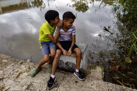 Hay un niño en la calle