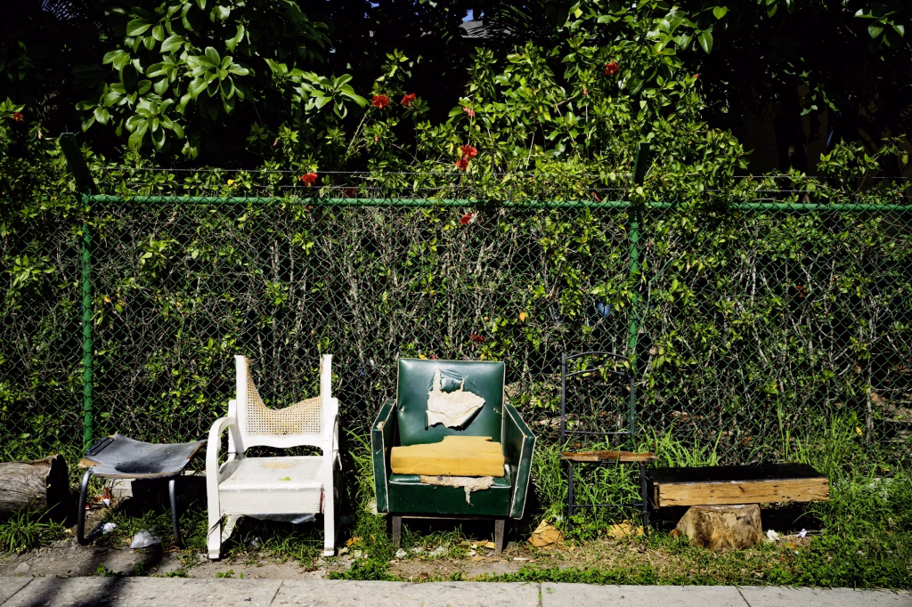 S/T – Están bajo la sobra